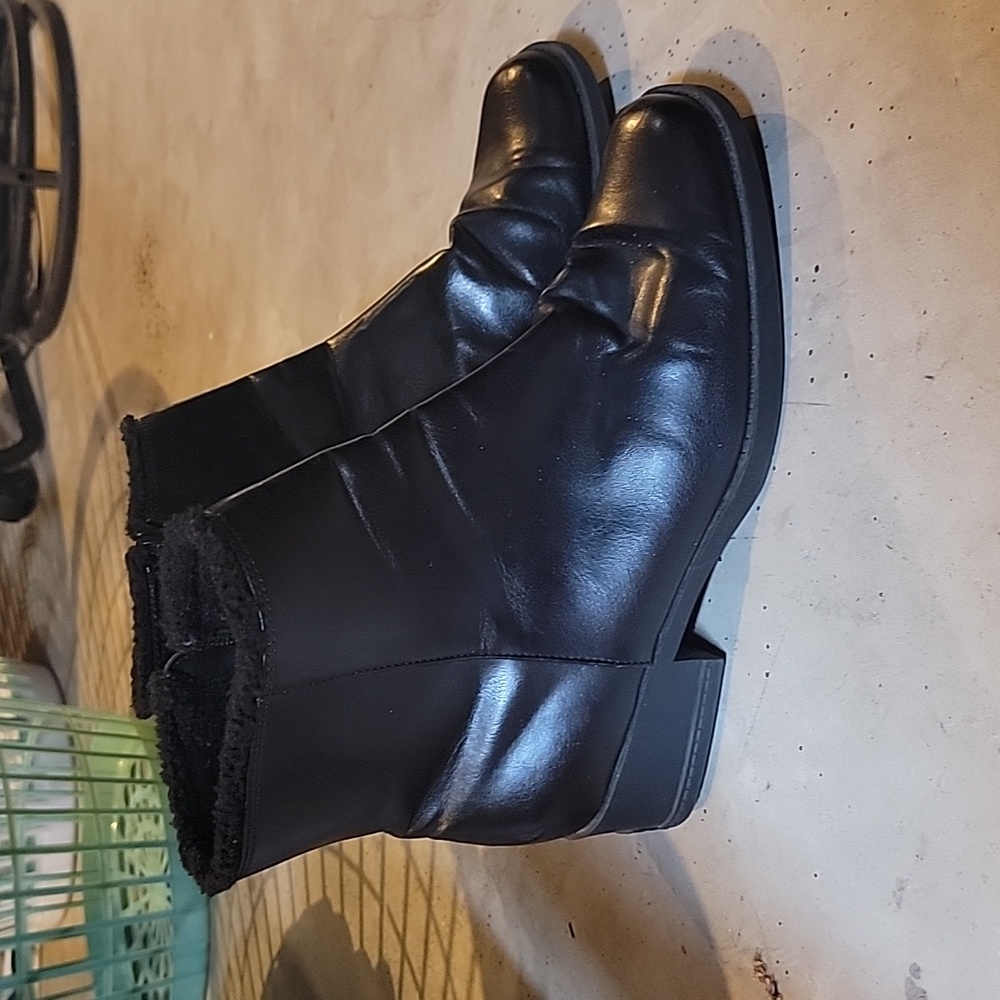 Tyra boots size 10